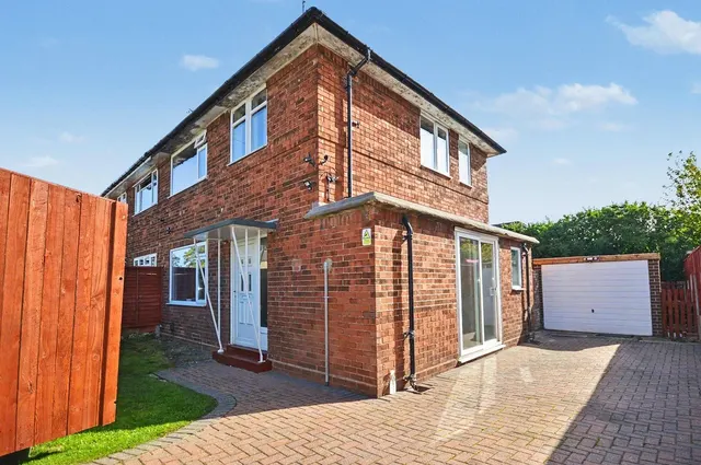 Ring Road, Middleton, LS10, photo 2