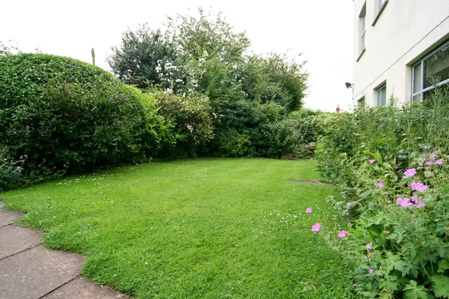 Court Wellington Square, Cheltenham, GL50, photo 3