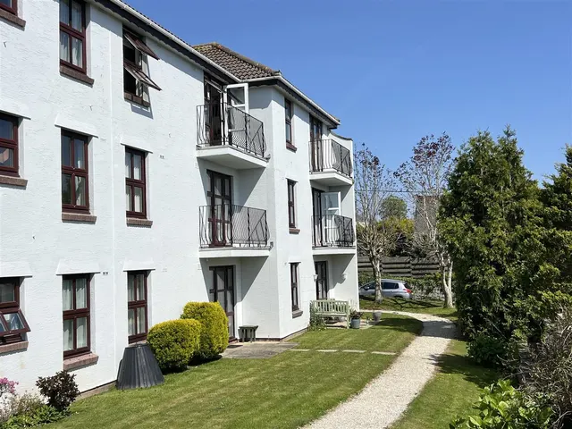 Chisholme Close, St. Austell, photo 1