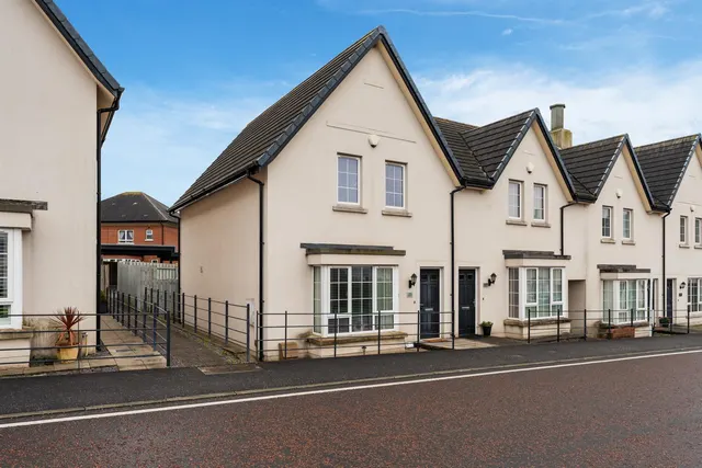 Millmount Village Square, Dundonald, BT16, photo 1