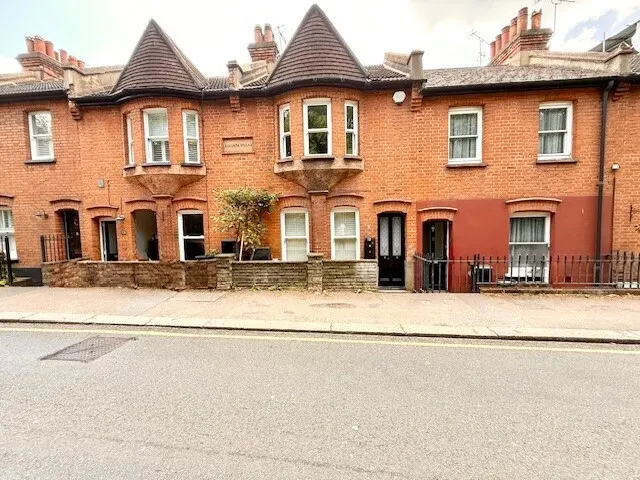 High Road, Loughton, IG10, photo 1