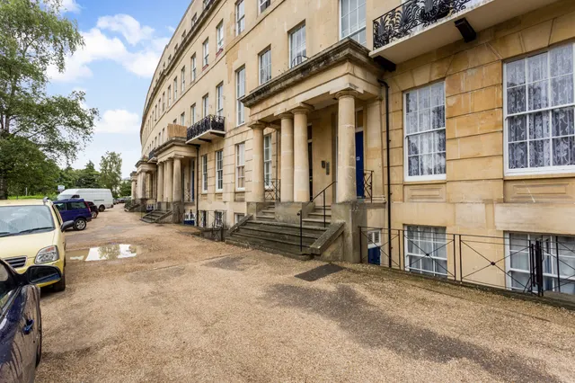 Lansdown Crescent, Cheltenham, GL50, photo 1