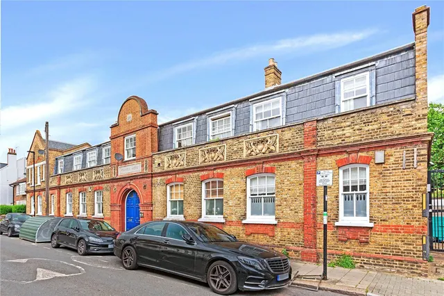 1 bedroom house, Edgeley Road, London, SW4