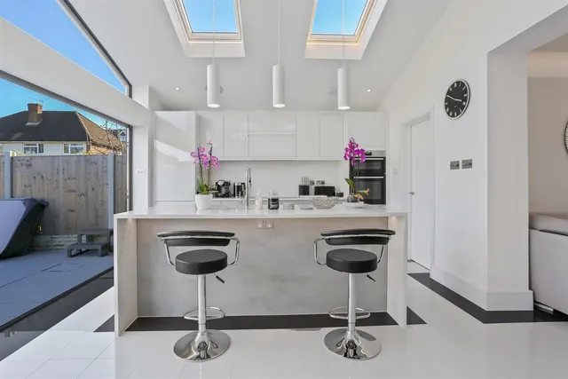 Photo 3 — Farm Way, Worcester Park, Surrey, KT4 8RX
