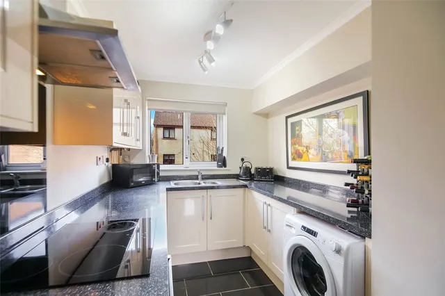 Photo 3 — Argyll Place, Brancumhall, East Kilbride, South Lanarkshire, G74