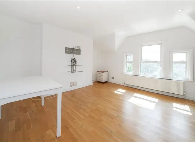 Ferry Road, Teddington, TW11, photo 3