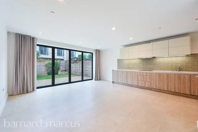 Helena Close, London, SW19, photo 1