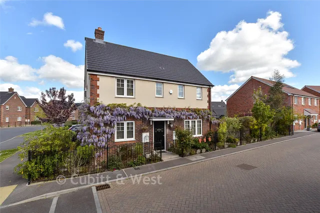 Eames Way, Crawley, RH10, photo 1