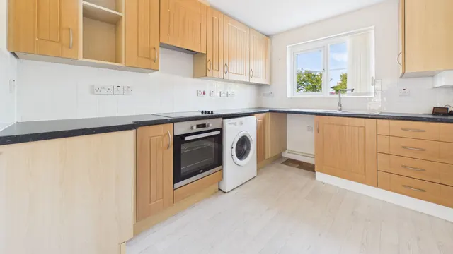 Photo 2 — Falcon Way, Bourne, PE10
