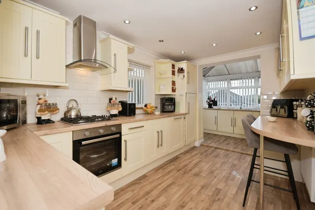 Photo 3 — Nightingale Close, Danesmoor, Chesterfield, Derbyshire, S45