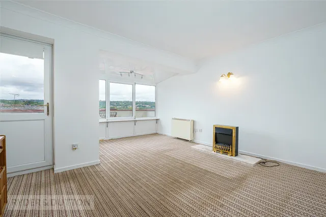 Avison Road, Cowlersley, HD4, photo 3