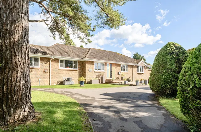 Hensting Lane, Fishers Pond, SO50, photo 2