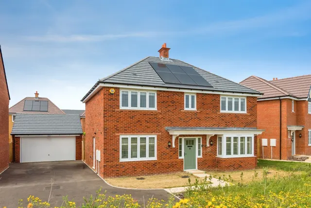 Lower Ground Close, Brize Norton, CARTERTON, photo 1