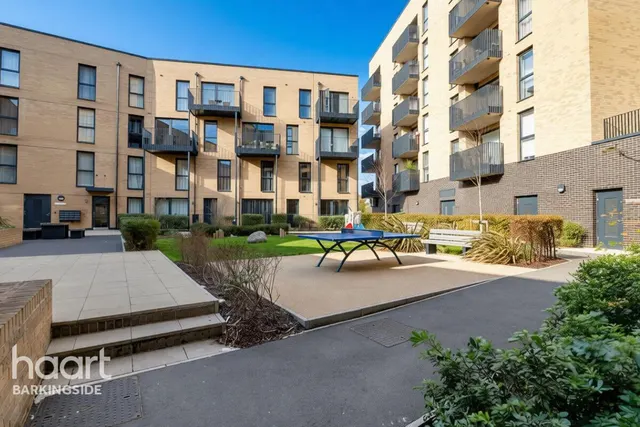 Kielder Close, Hainault, IG6, photo 2