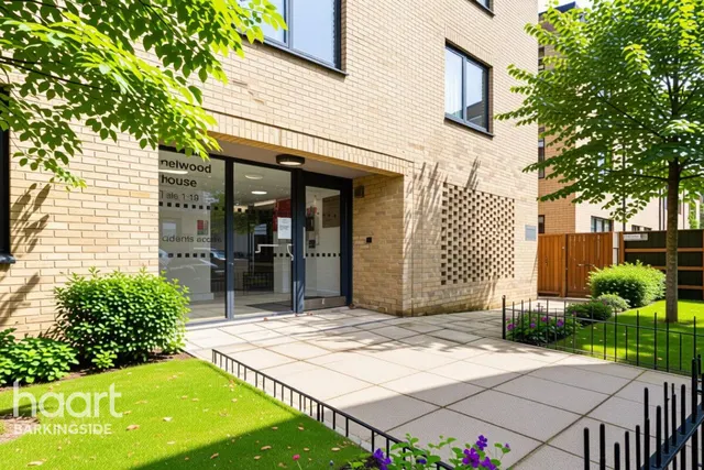 Kielder Close, Hainault, IG6, photo 3