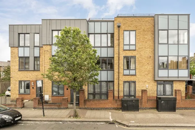 Gatton Road, SW17, photo 1