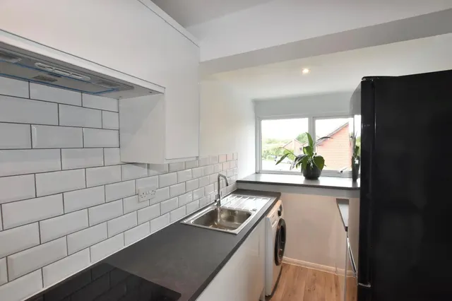 Photo 3 — Ridgeway Close, Heathfield, TN21 8NS