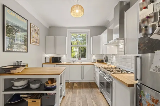 Byrne Road, London, SW12, photo 2