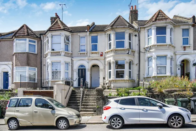Priory Hill, Dartford, DA1 2BH, photo 1