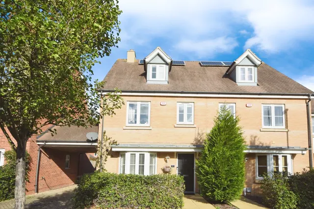 4 bedroom house — Emberson Croft, CHELMSFORD