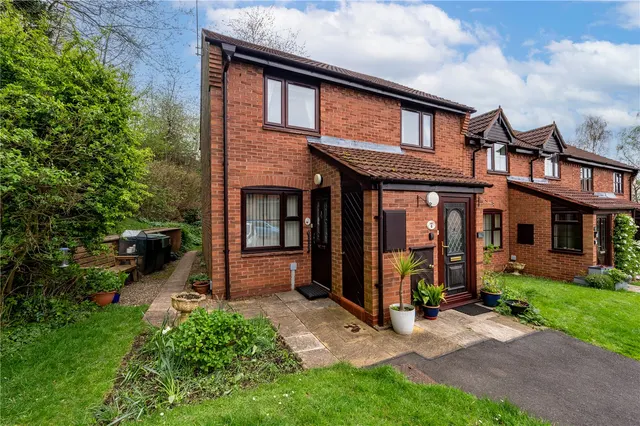 Willow Tree Drive, Barnt Green, Birmingham, Worcestershire, B45 8PB, photo 1