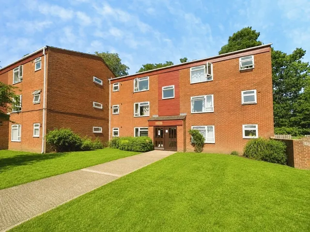 Elizabeth Close, Bracknell, Berkshire, RG12 9SY, photo 1
