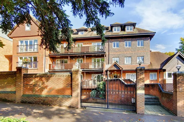 Wimbledon Hill Road, London, SW19, photo 1