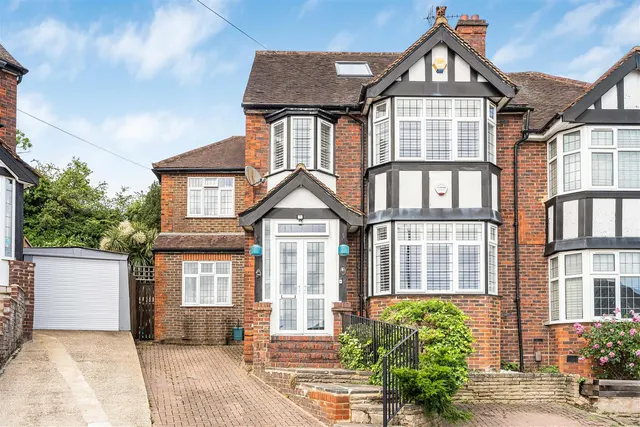 Priory Crescent, Wembley, HA0, photo 1