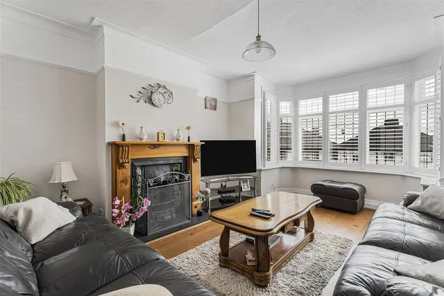 Priory Crescent, Wembley, HA0, photo 2
