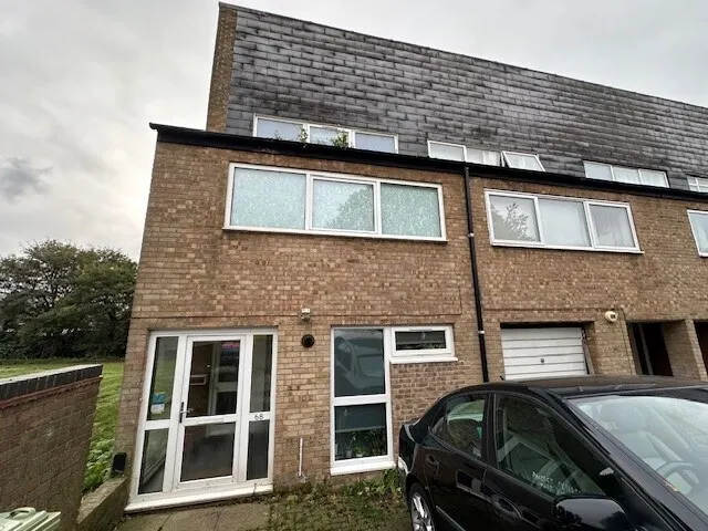 Stantonbury, MK14, photo 1