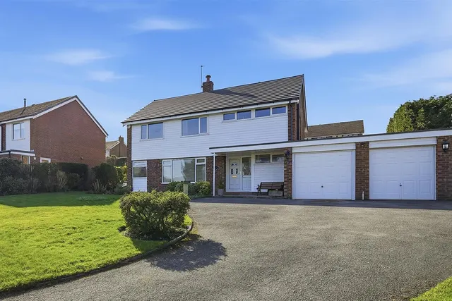 Marl Edge, Prestbury, photo 1