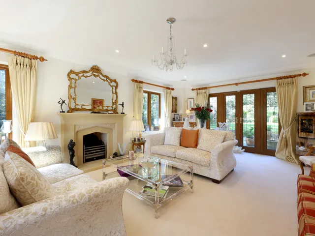 Pavilion End, Beaconsfield, HP9, photo 3