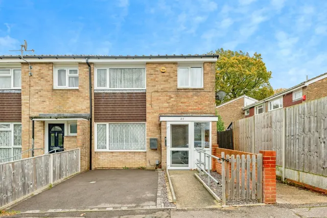 Beachy Road, Crawley, photo 1