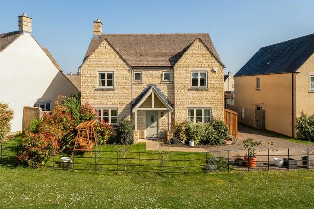 Honeybone Close, Fairford, GL7, photo 1