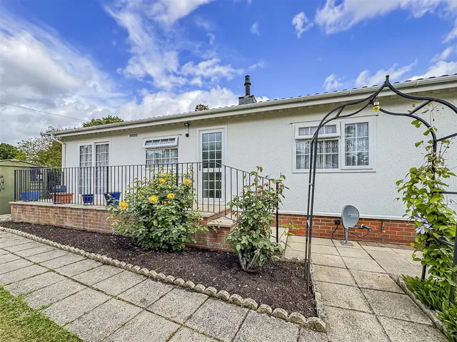 Willows Riverside Park, Windsor, SL4 5UU, photo 1