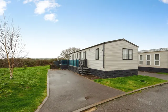 Havant Road, Hayling Island, photo 1