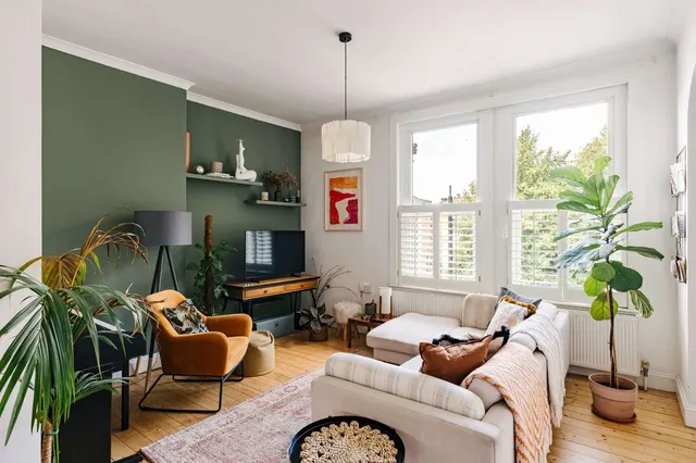 Photo 2 — Evering Road, London, E5 8AH