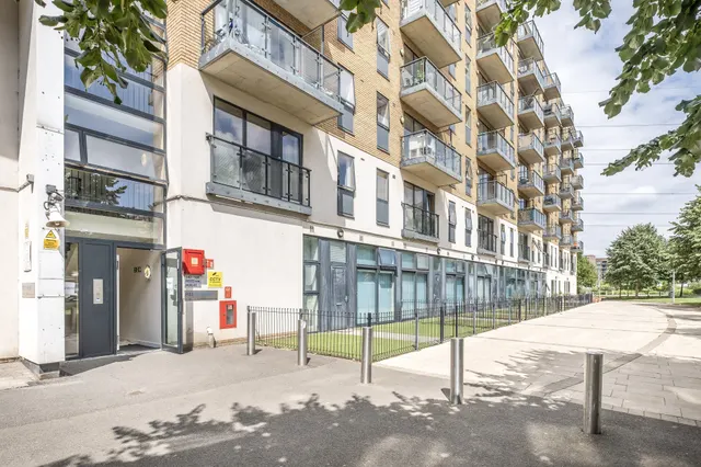 Photo 2 — 21 Durnsford Road, London, SW19
