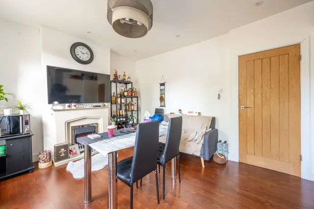 Photo 2 — 68b Stratford Road, London