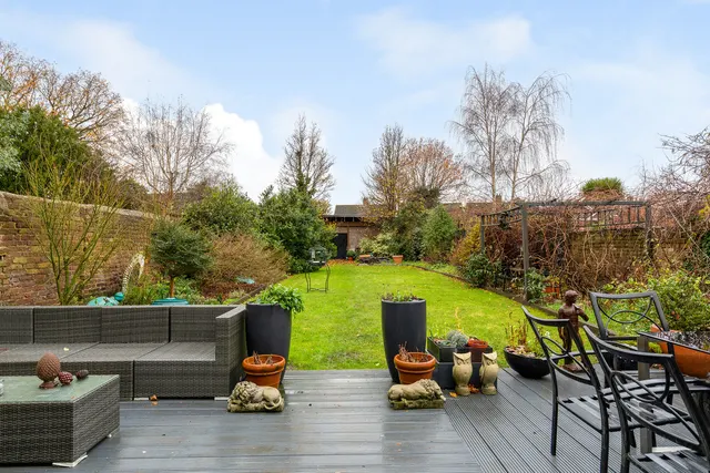 French Street, Sunbury-On-Thames, TW16, photo 2