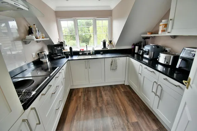 Wentworth Grange, BH22, photo 3