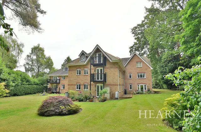 Wentworth Grange, BH22, photo 1