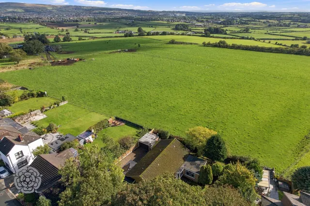 Four Winds Toddington Lane, Haigh, WN2, photo 3