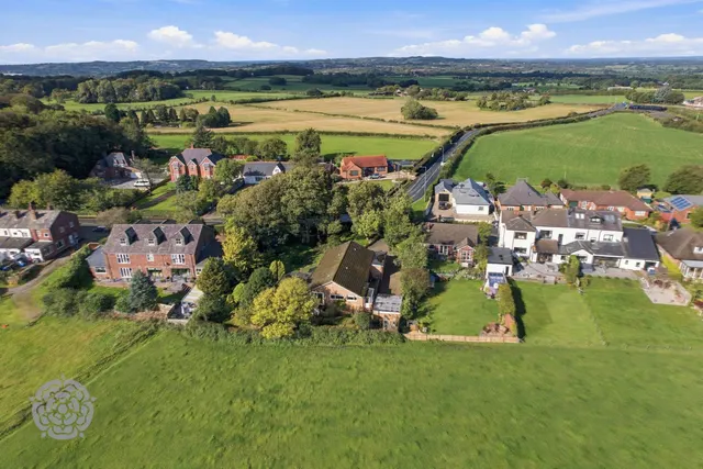 Four Winds Toddington Lane, Haigh, WN2, photo 2