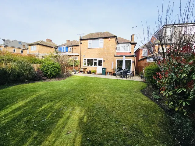 Francklyn Gardens, Edgware, HA8, photo 2