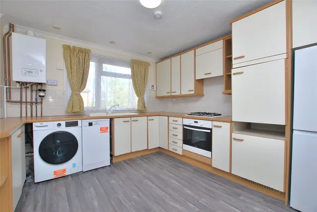 Barnwood Road, Guildford, GU2, photo 2