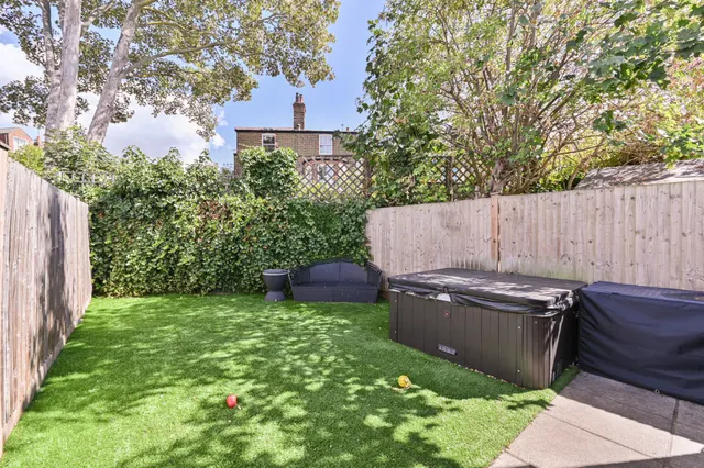 Photo 2 — 8 Manville Gardens, London