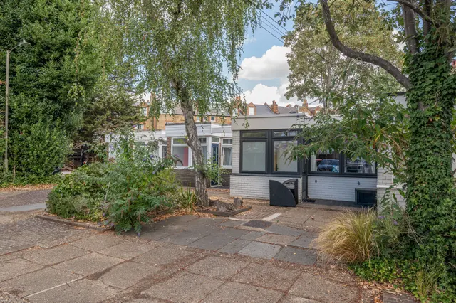 8 Manville Gardens, London, photo 1