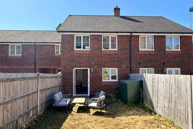 Lowsley Farm Drive, Liphook, GU30, photo 3