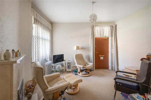 Photo 3 — Arlington Park Mansions, London, W4